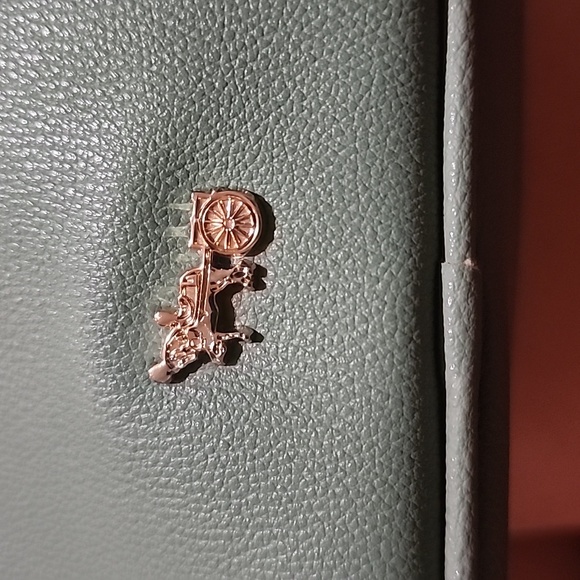 Mathew and Julian crossbody purse - Picture 2 of 4